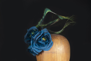 Blue roses and peacock swords on comb: Tamu Sword